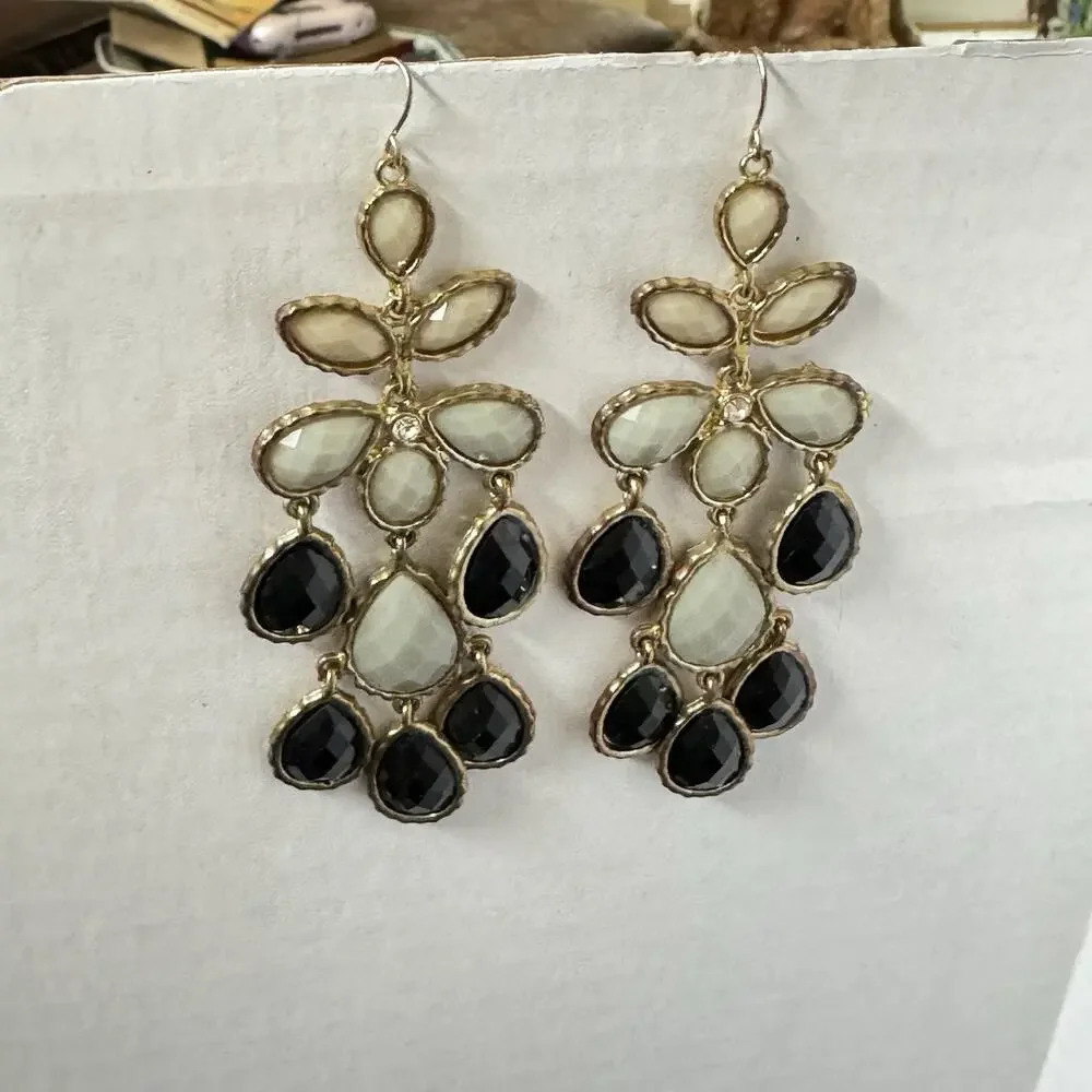 Boho Peacock‎ Style Greyish Cream and Black Dangle Drop Earrings Pierced